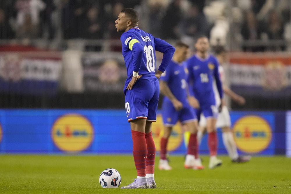 亿万28官网:无法坚持!蒋光太受伤第44分钟被换下,31岁韩鹏飞替补登场首秀.